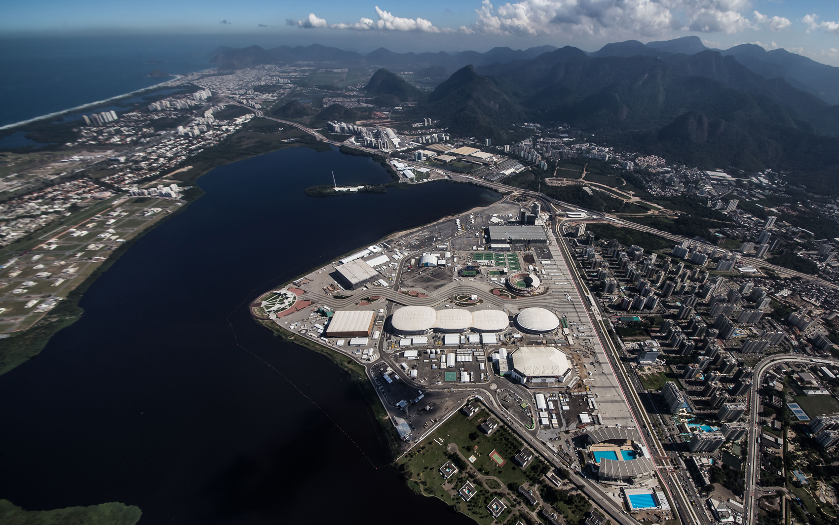 Порт Рио де Жанейро. Порт в Рио де Жанейро фото. Олимпийские объекты в Рио де Жанейро разрушены. На территории аэропорта Рио де Жанейро.